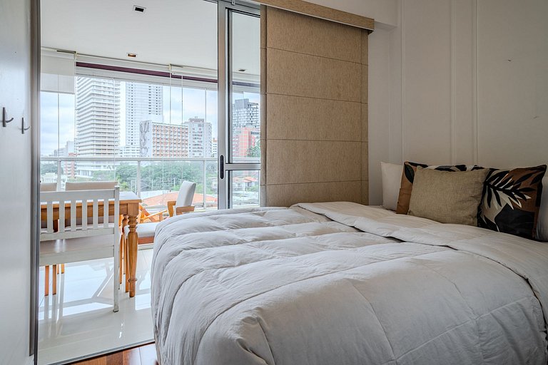 Vila Madalena com dois quartos e varanda