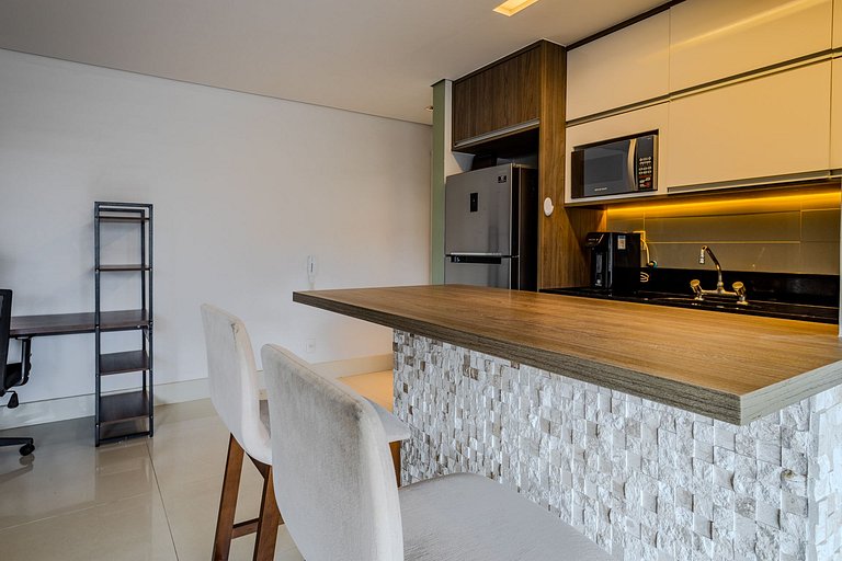 Vila Madalena com dois quartos e varanda