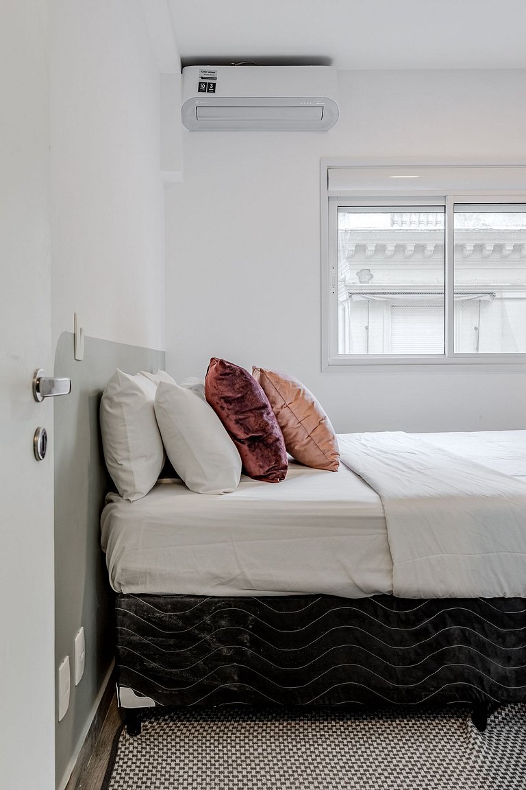 2BR Apt w/ Balcony, bbq & AC