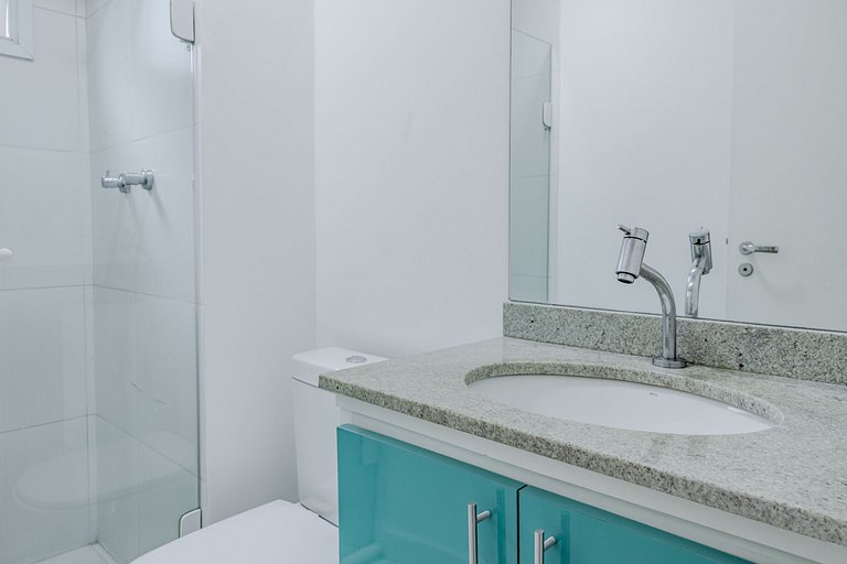 2BR Apt w/ Balcony, bbq & AC