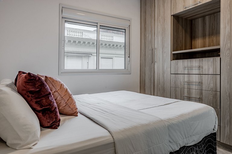 2BR Apt w/ Balcony, bbq & AC