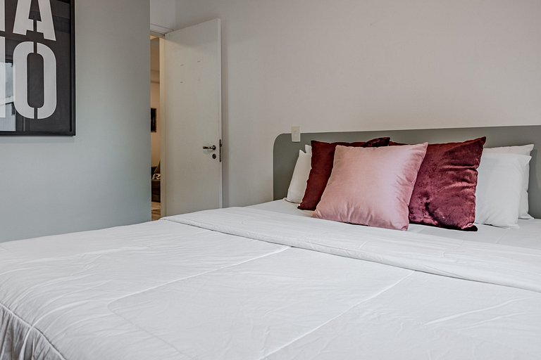 2BR Apt w/ Balcony, bbq & AC