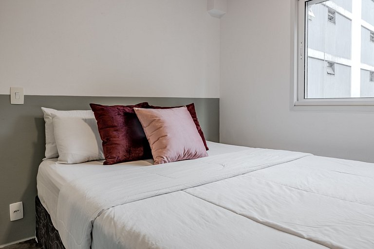 2BR Apt w/ Balcony, bbq & AC