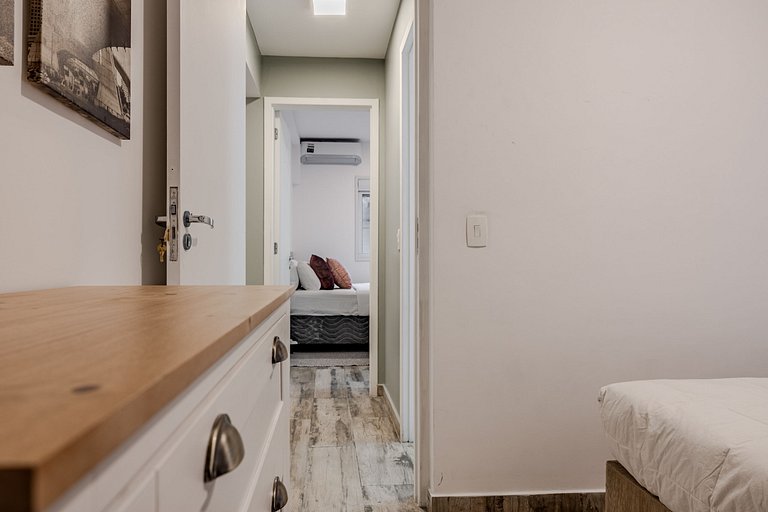 2BR Apt w/ Balcony, bbq & AC