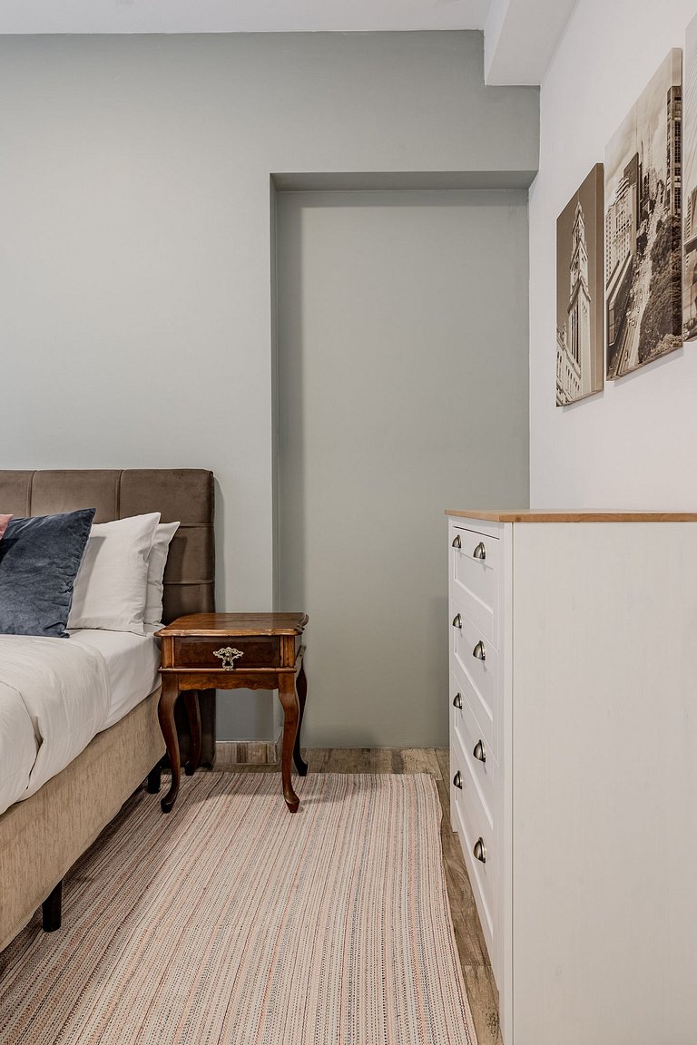 Apê 2 Quartos c/ Varanda e Churrasqueira