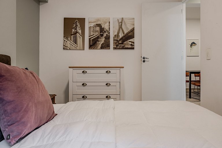 2BR Apt w/ Balcony, bbq & AC