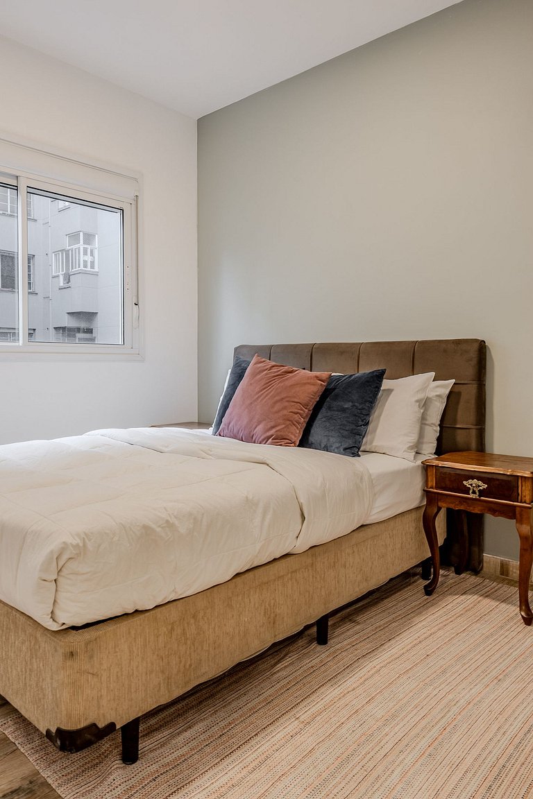 2BR Apt w/ Balcony, bbq & AC