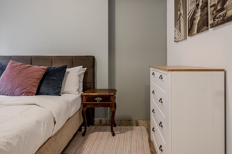 Apê 2 Quartos c/ Varanda e Churrasqueira