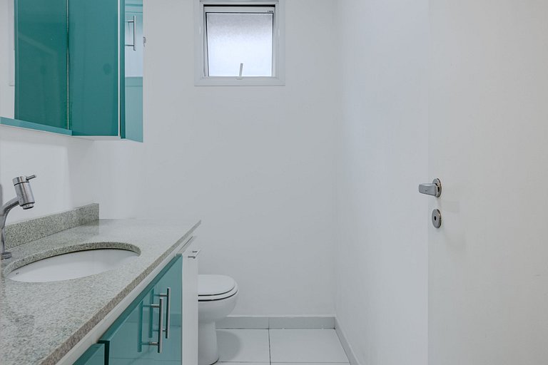 2BR Apt w/ Balcony, bbq & AC