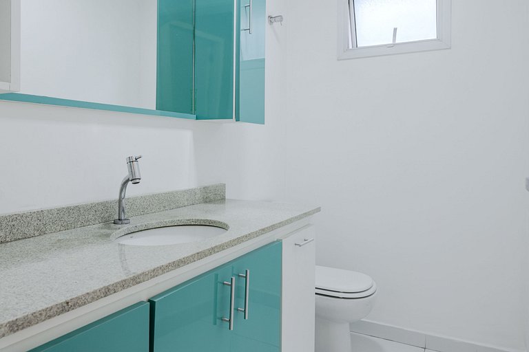 2BR Apt w/ Balcony, bbq & AC