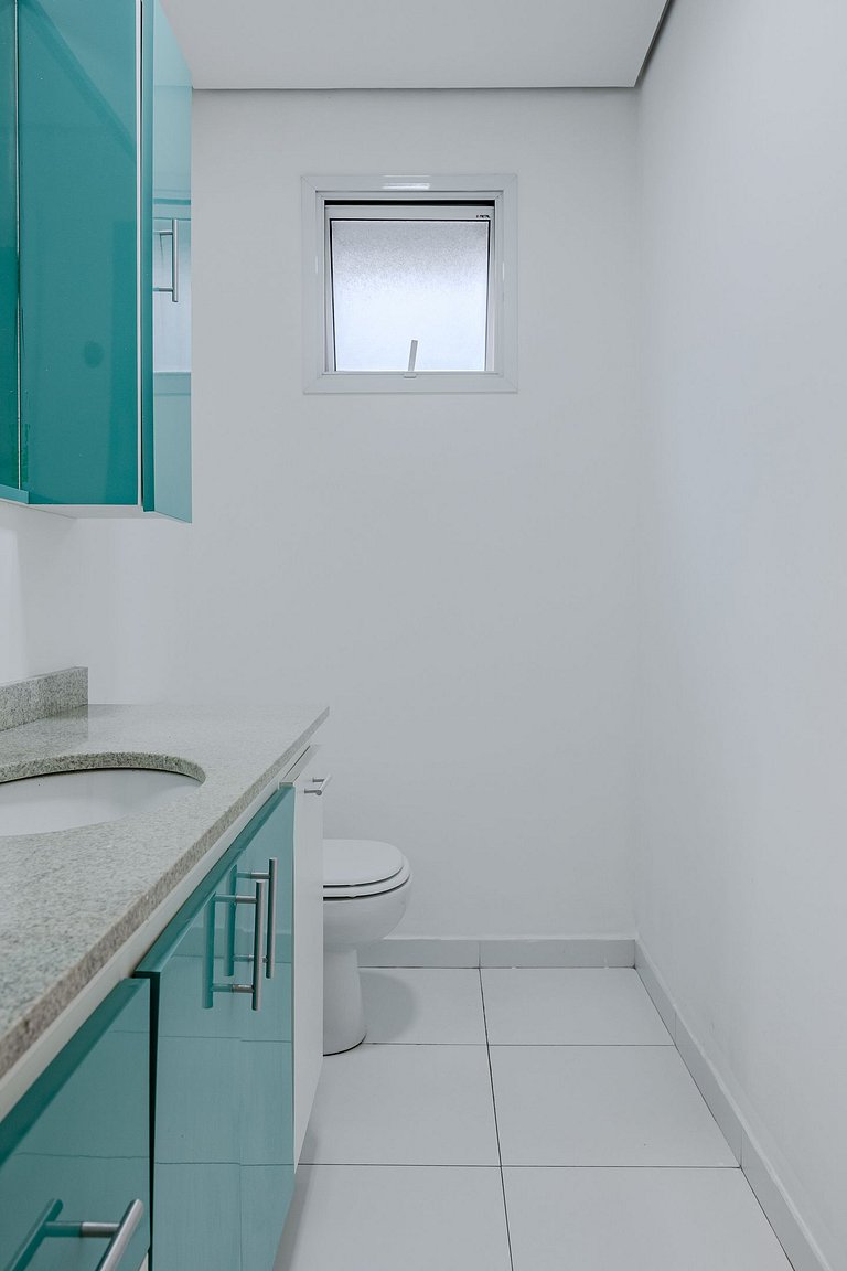 2BR Apt w/ Balcony, bbq & AC