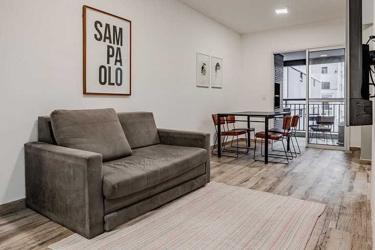 2BR Apt w/ Balcony, parking & AC