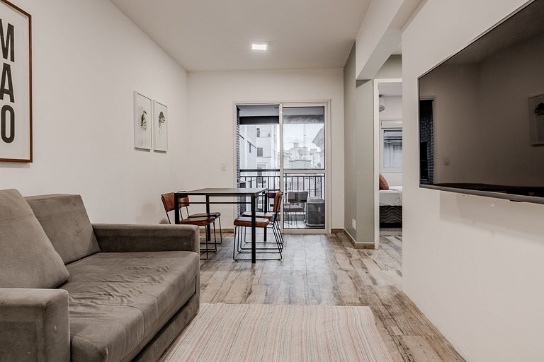 2BR Apt w/ Balcony, bbq & AC