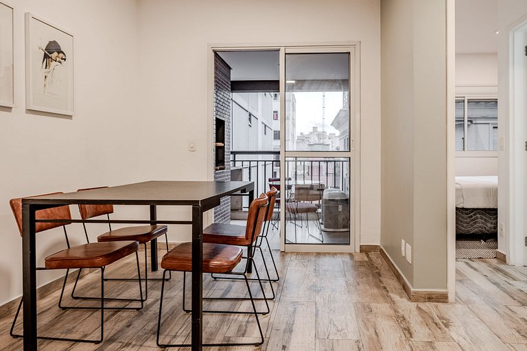 2BR Apt w/ Balcony, bbq & AC