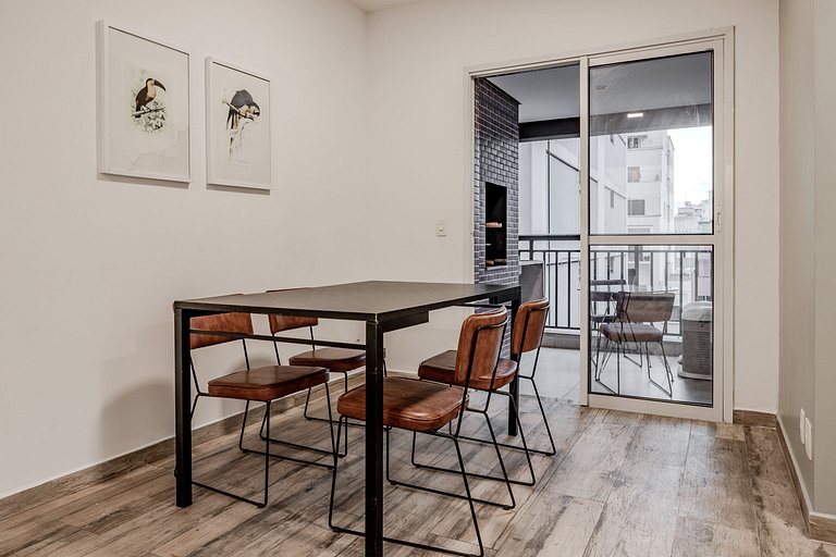 Apê 2 Quartos c/ Varanda e Churrasqueira