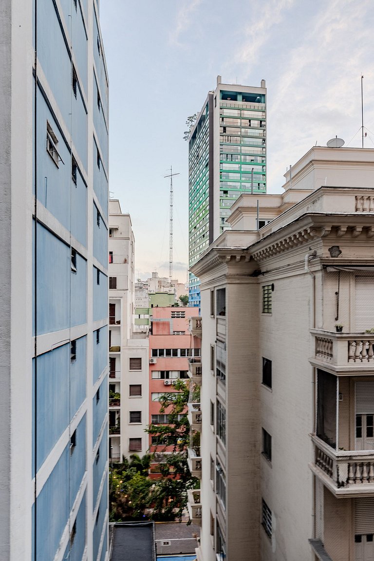 2BR Apt w/ Balcony, bbq & AC