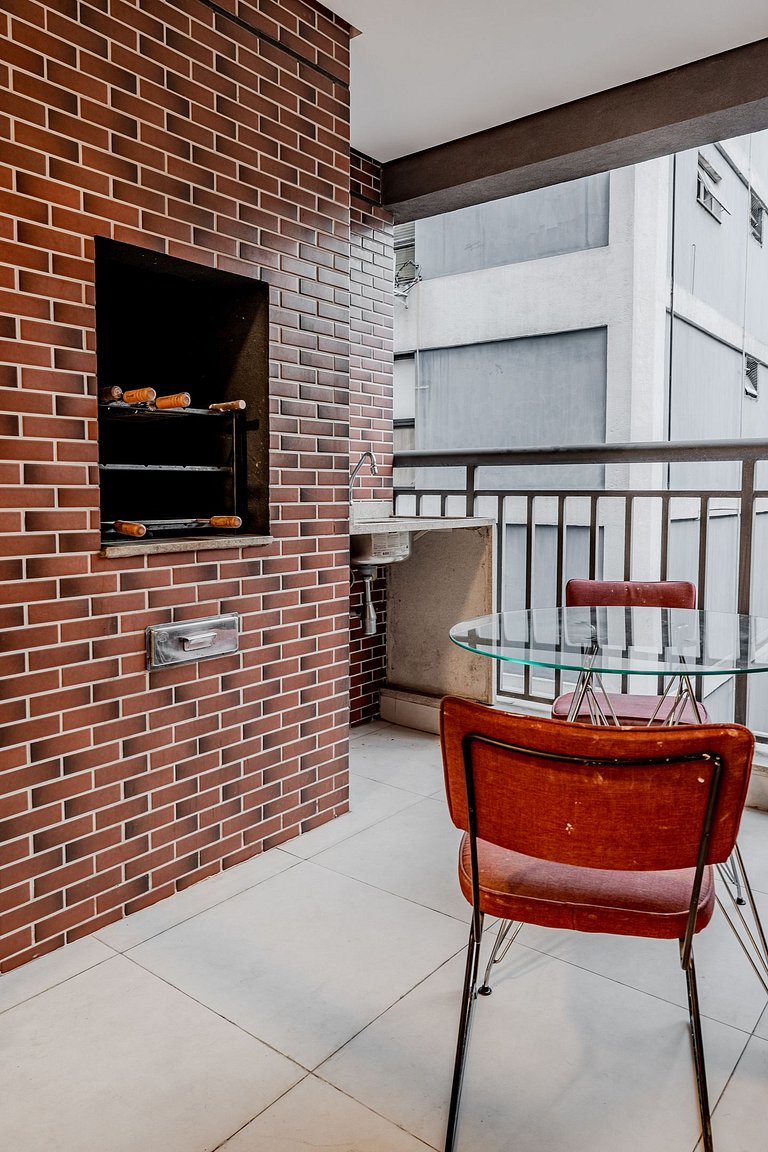 2BR Apt w/ Balcony, bbq & AC
