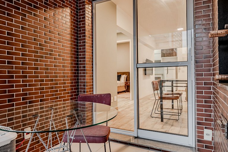 2BR Apt w/ Balcony, bbq & AC