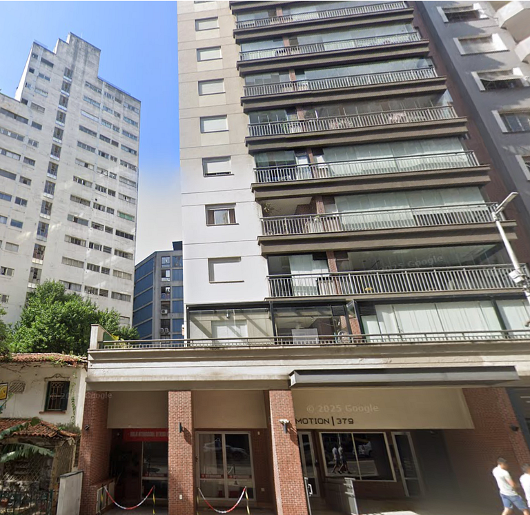 2BR Apt w/ Balcony, parking & AC
