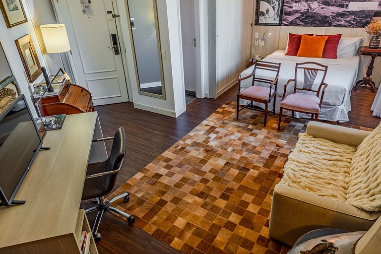 Retro Flat in Jardins w/ Garage & Pool