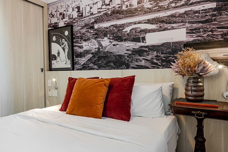 Retro Flat in Jardins w/ Garage & Pool