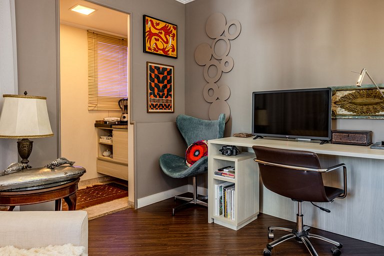Retro Flat in Jardins w/ Garage & Pool