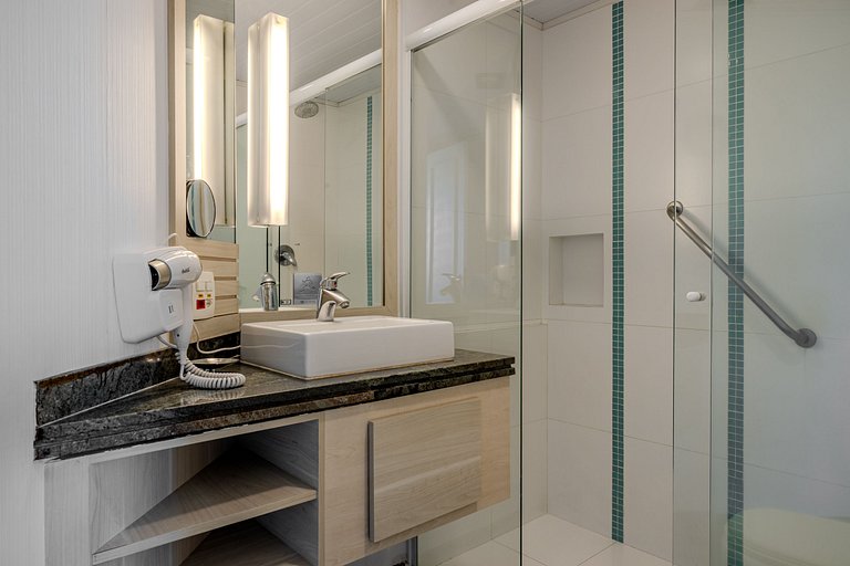 Retro Flat in Jardins w/ Garage & Pool
