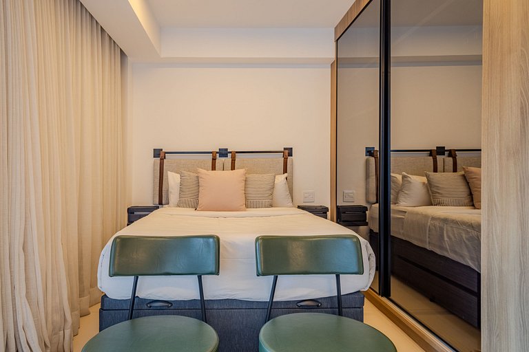 Triptyque Studio 100m from Metro + Pool