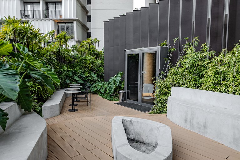 Triptyque Studio 100m from Metro + Pool