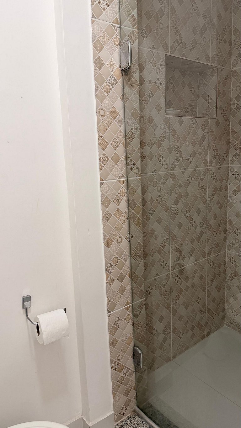 3 quartos e 2 banheiros, colado no metrô Ana Rosa