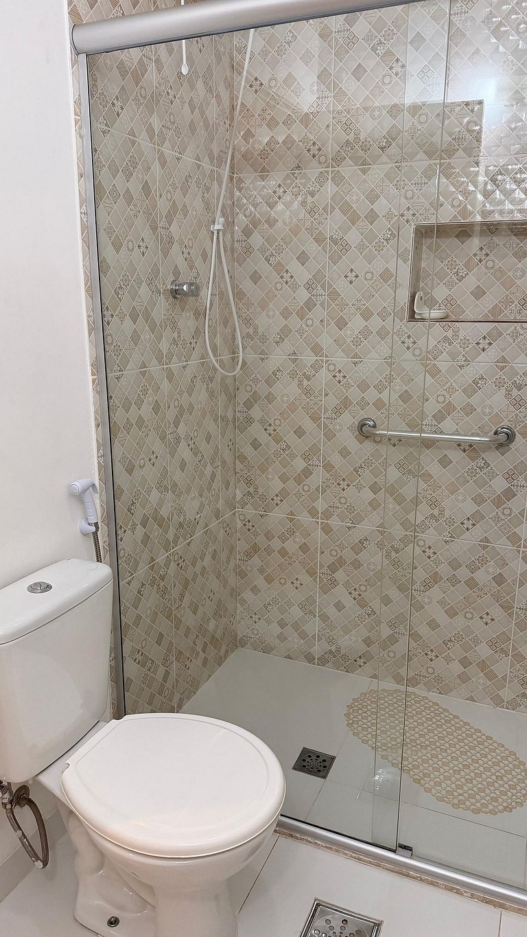 3 bedrooms and 2 baths, by Ana Rosa metro