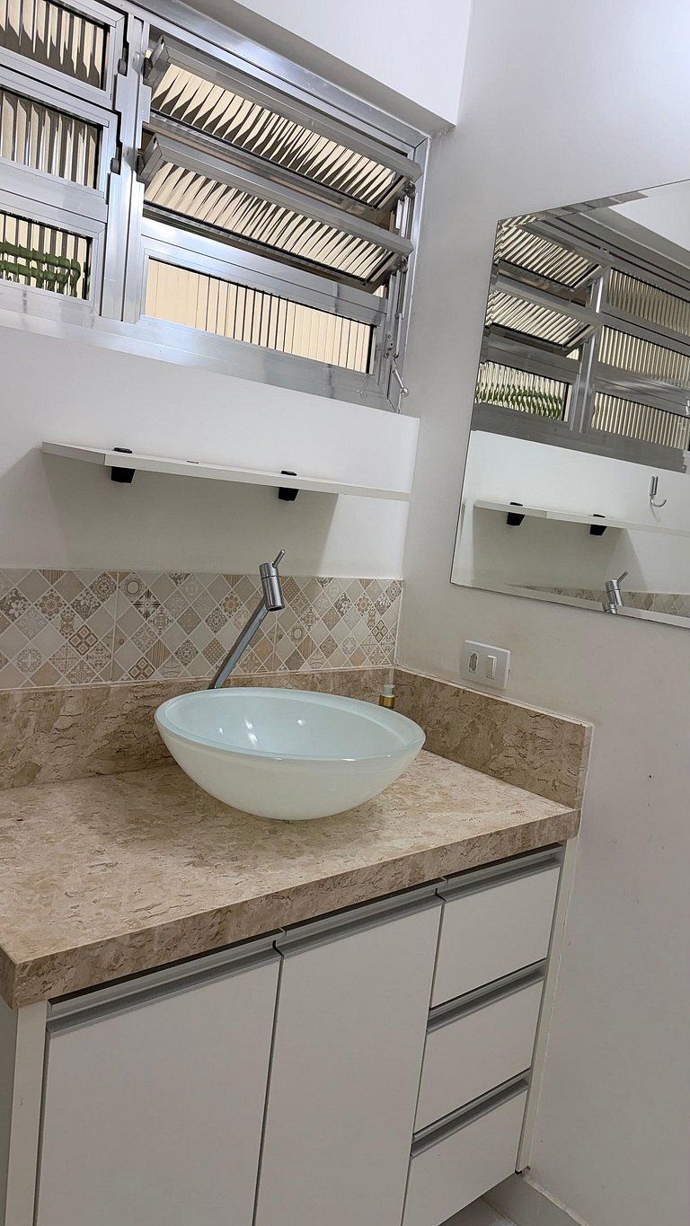 3 bedrooms and 2 baths, by Ana Rosa metro
