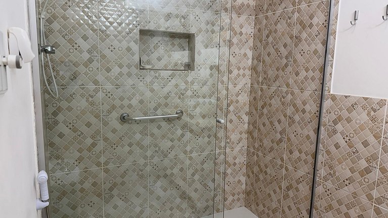 3 quartos e 2 banheiros, colado no metrô Ana Rosa
