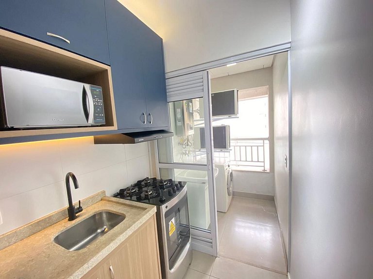 Apartamento moderno com cozinha completa