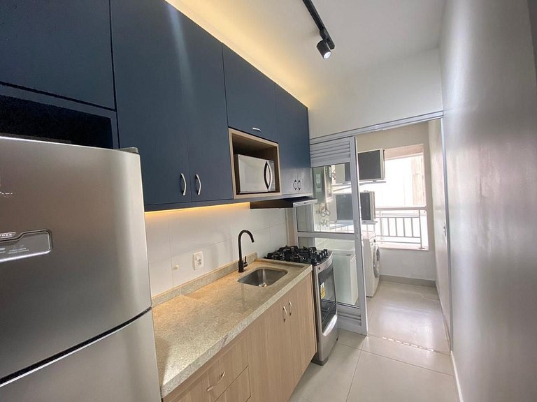 Apartamento moderno com cozinha completa