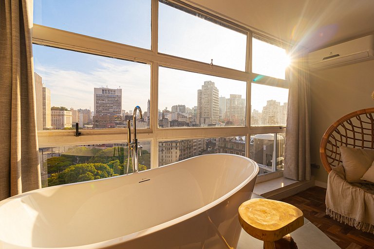Bathtub with a view | 17th floor | Mirante do Vale