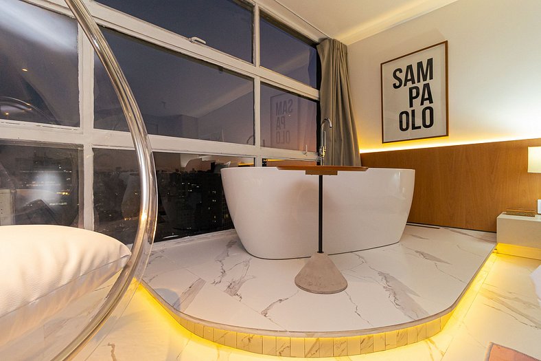 Bathtub with a view | AC | 32nd floor