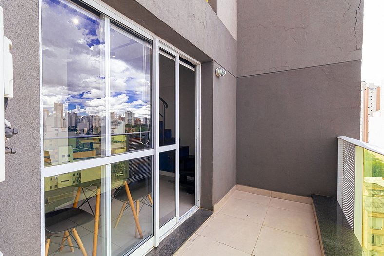 Duplex ensolarado e moderno com varanda