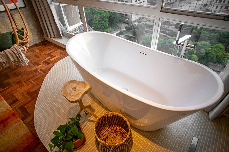 Selva SampaSky: bathtub and view on the 24th floor